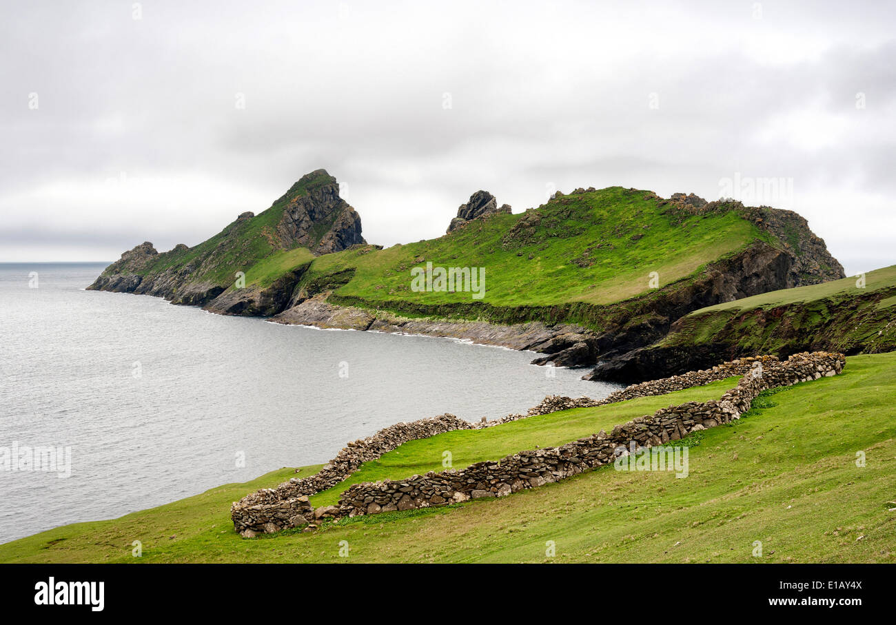 Dun Insel St. Kilda, gesehen von der wichtigsten Insel Hirta Stockfoto