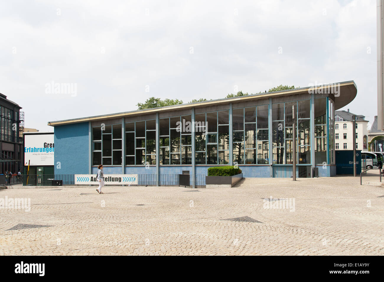 Der Tränenpalast (Tränenpalast) ist der Berliner Colloquialism für den ehemaligen Grenzübergang in Berlin Friedrichstraße. Stockfoto