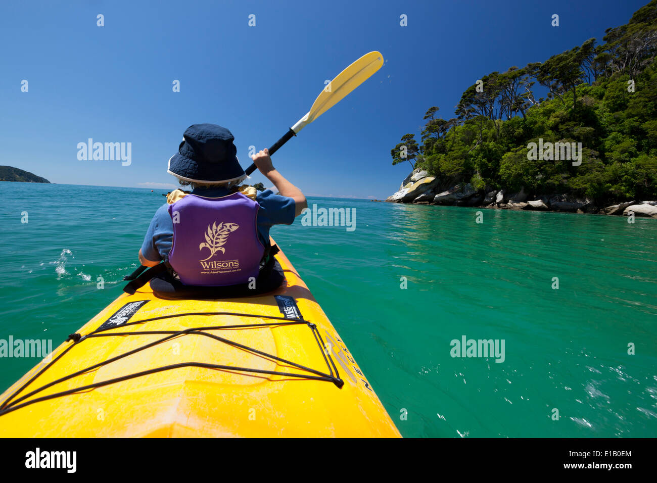 Kajakfahren in Frenchman es Bay, Abel Tasman Nationalpark, Nelson Region, Südinsel, Neuseeland, Südpazifik Stockfoto