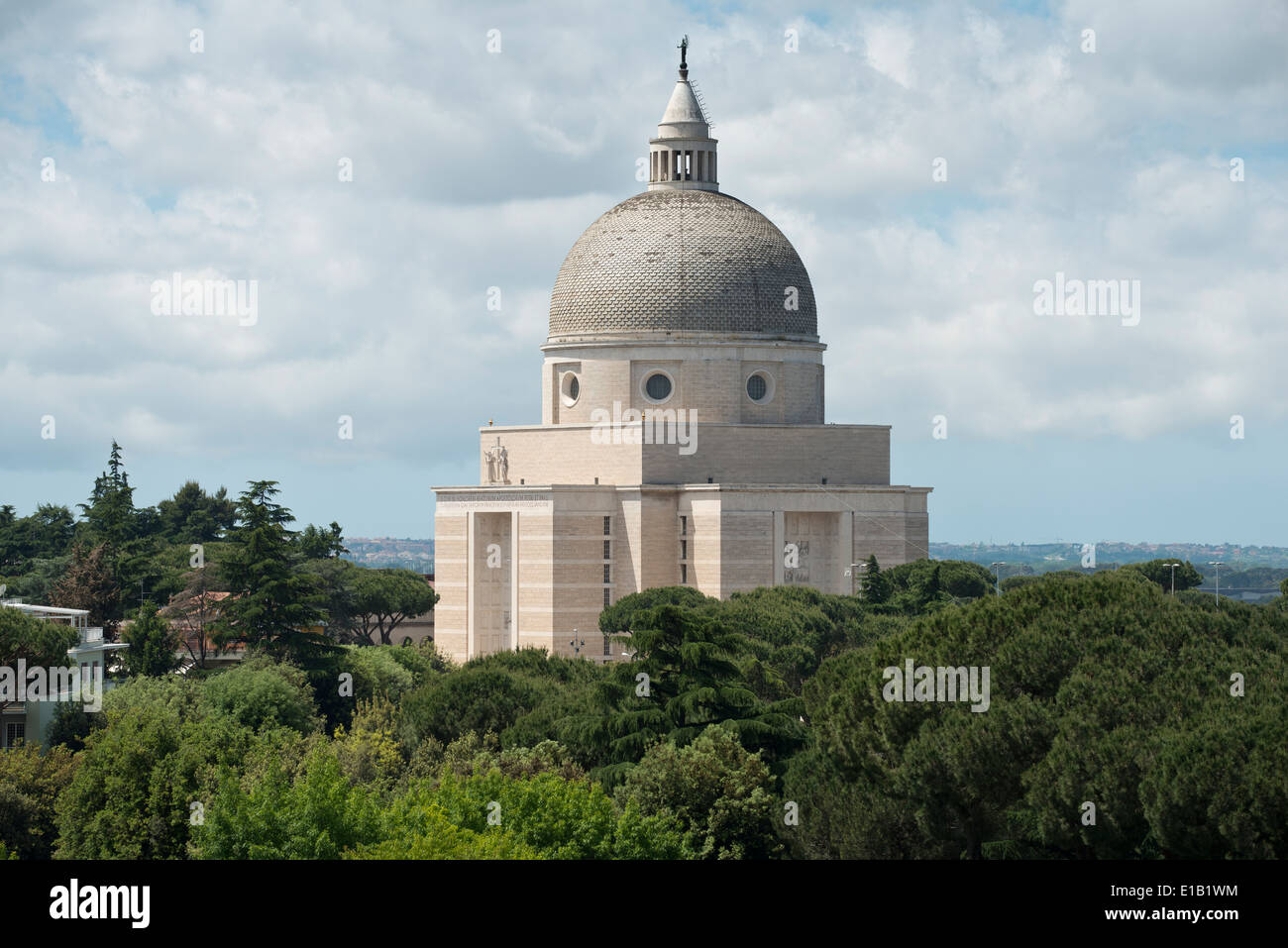 Rom. Italien. EUR. Basilica dei Santi Pietro e Paolo. Church of St Peter & Paul. Arnaldo Foschini 1939-1955. Stockfoto