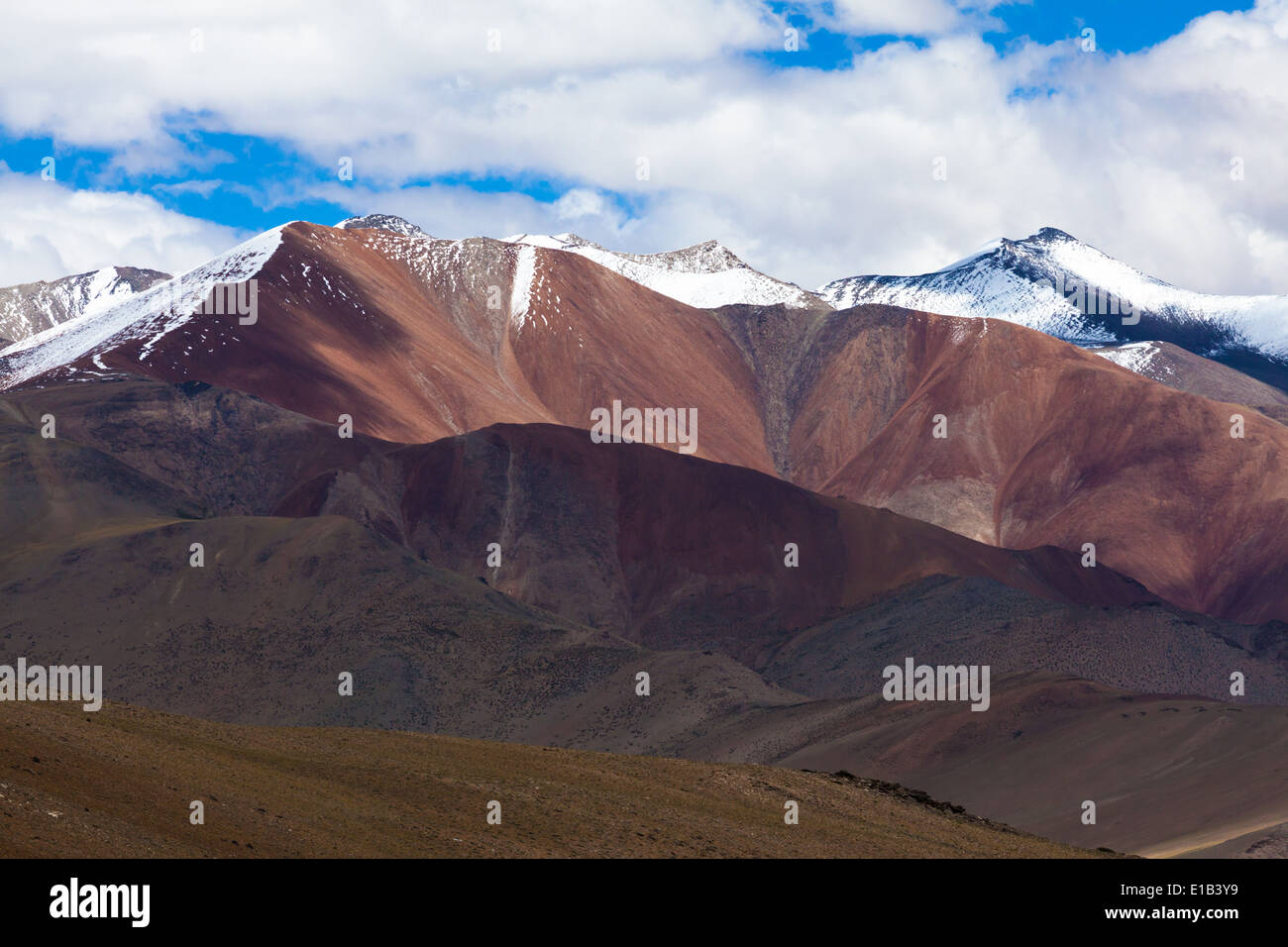 Berglandschaft in der Region von Tso Kar, Rupshu, Changtang, Ladakh, Jammu und Kaschmir, Indien Stockfoto
