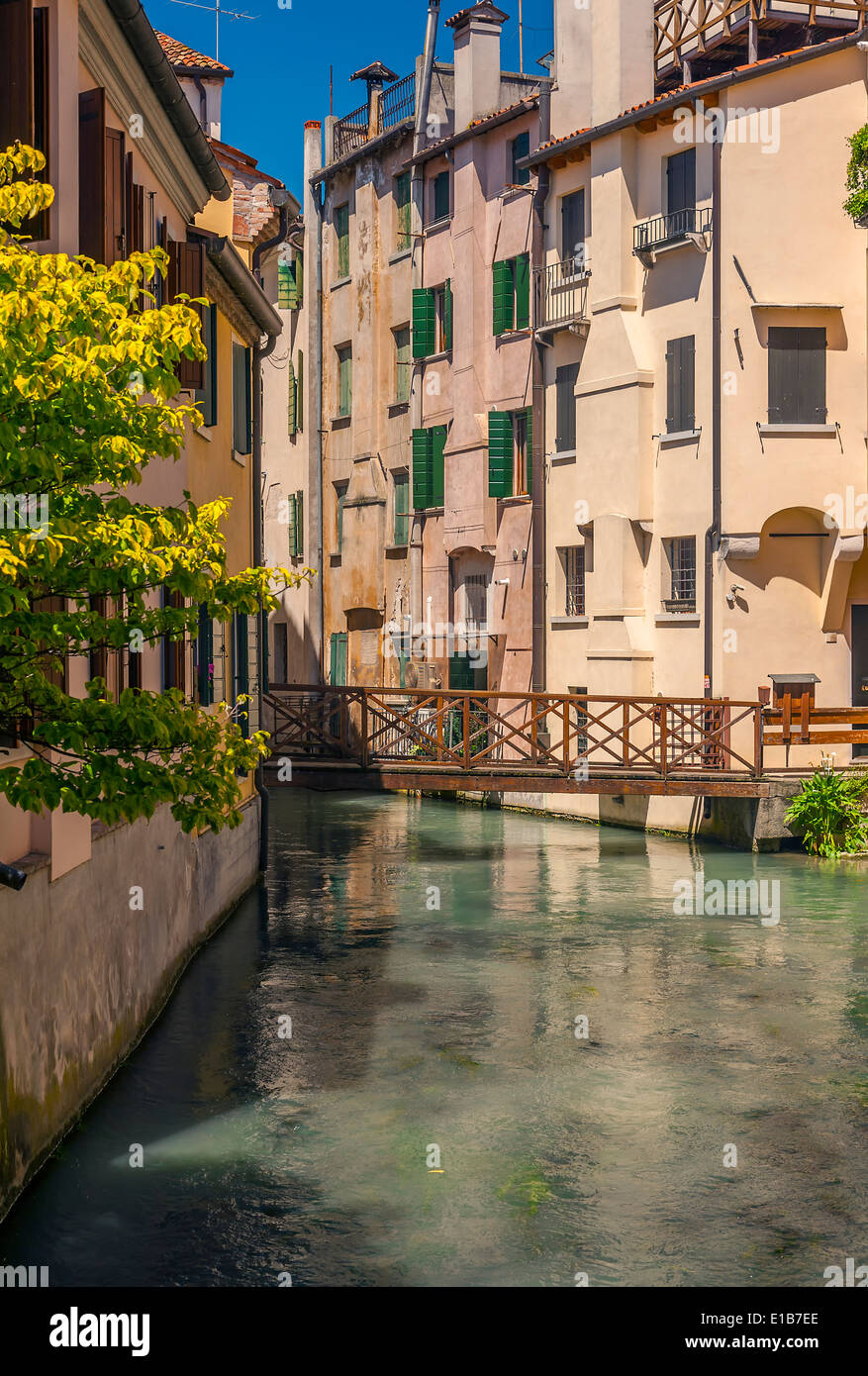 Bunte am Flussufer Gebäude in Treviso, Italien Stockfoto