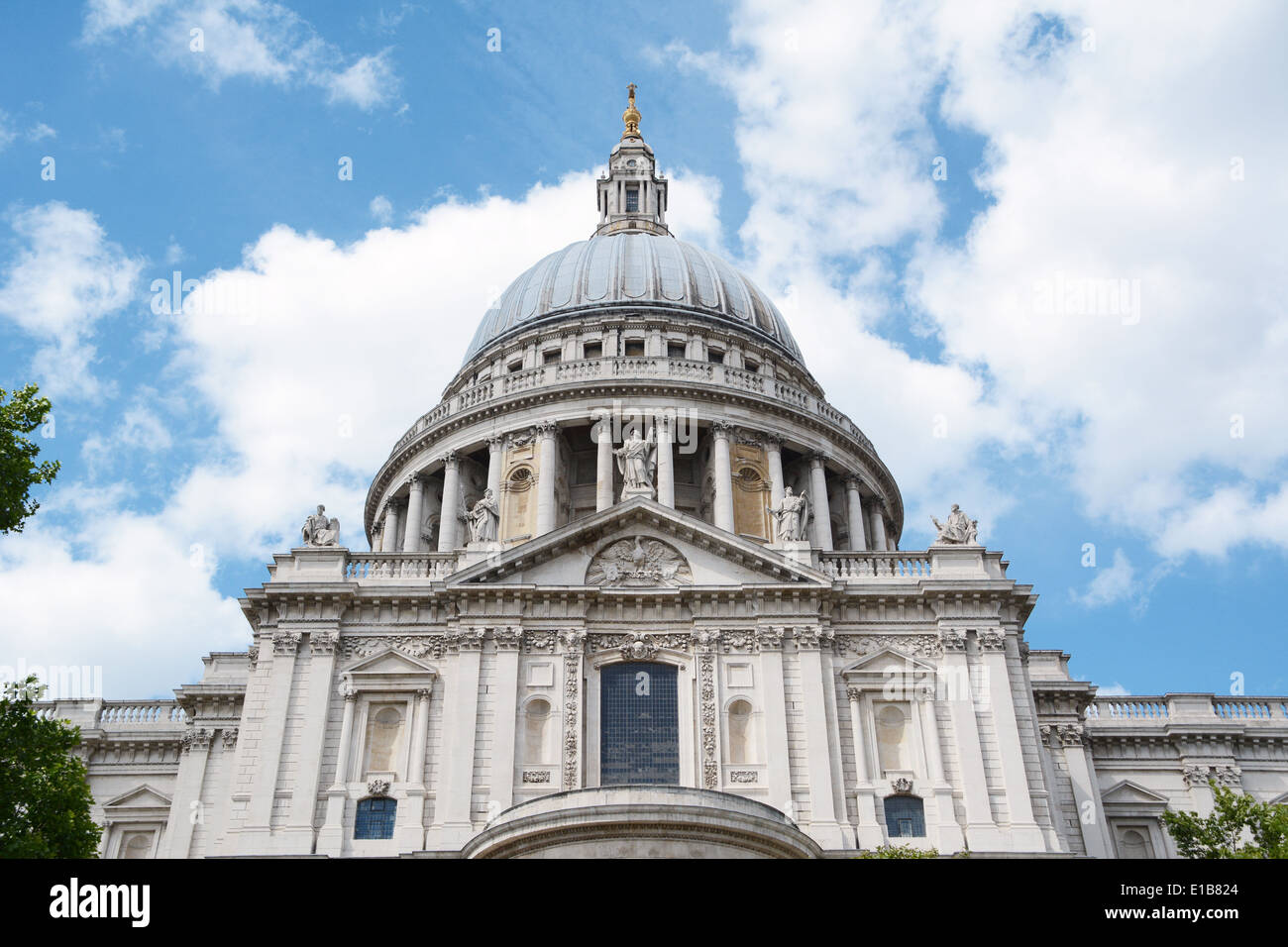 English Baroque Südfassade der St. Pauls Cathedral in London, England Stockfoto