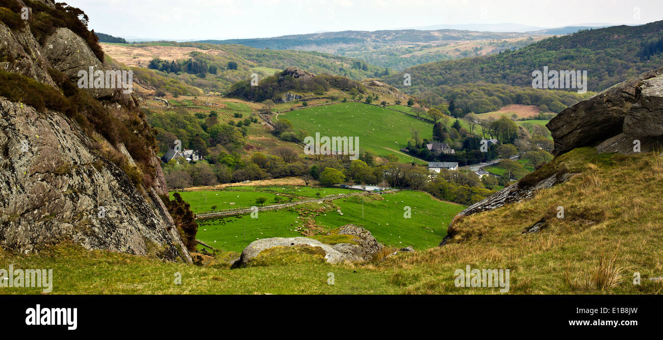 Blick Richtung Capel Curig aus Creigiau'r Gelli Snowdonia-Nationalpark Gwynedd North Wales UK, Spätfrühling. Stockfoto