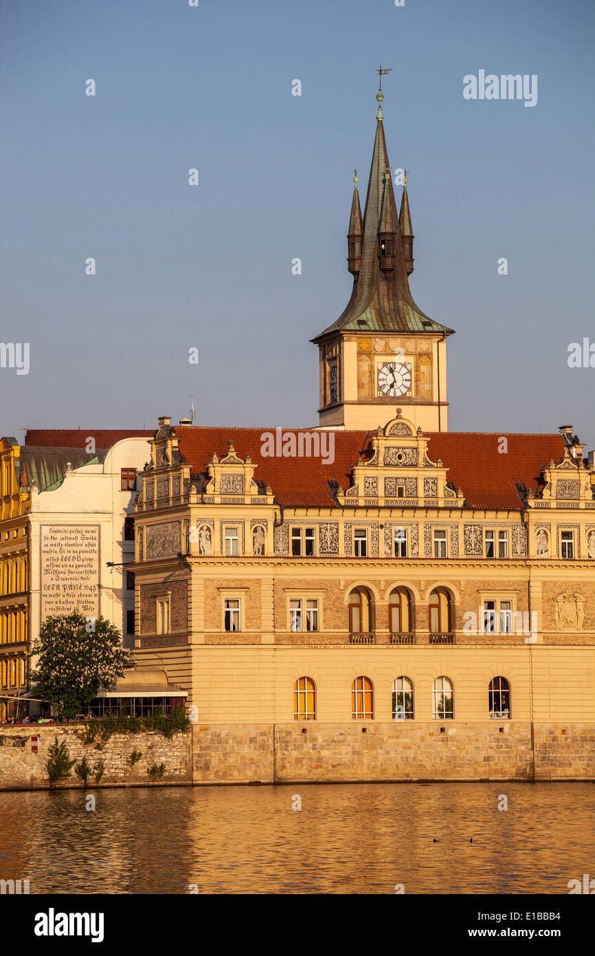 Tschechische Republik. Prag. Altstadtblick. (B. Smetana Museum, Staromestske Wasserturm, Karlovy Lazne, Club Lavka) Stockfoto