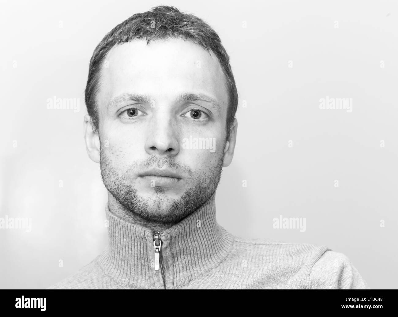 Kaukasischen Jüngling, Closeup schwarz-weiß-Porträt Stockfoto