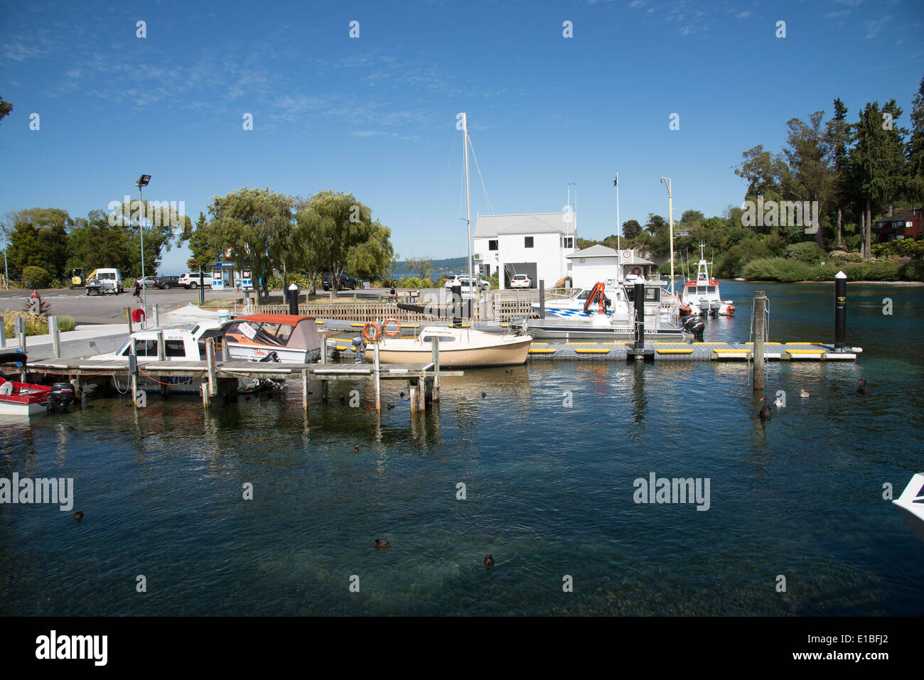 Taupo Marina auf dem Waikato River Nordinsel Neuseeland Stockfoto