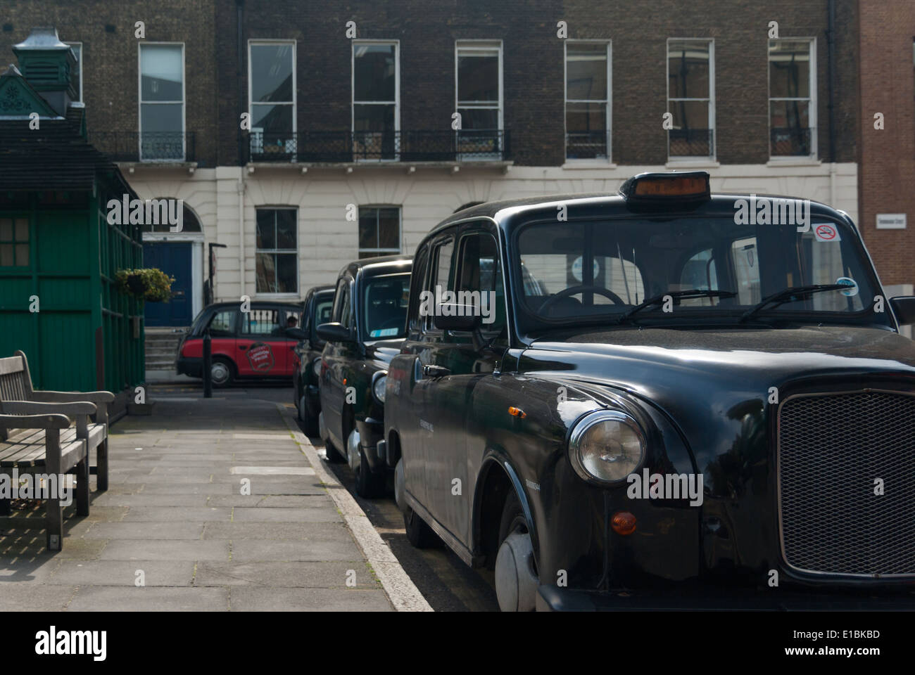 London Black Cabs und London sich unterstand, London, UK Stockfoto
