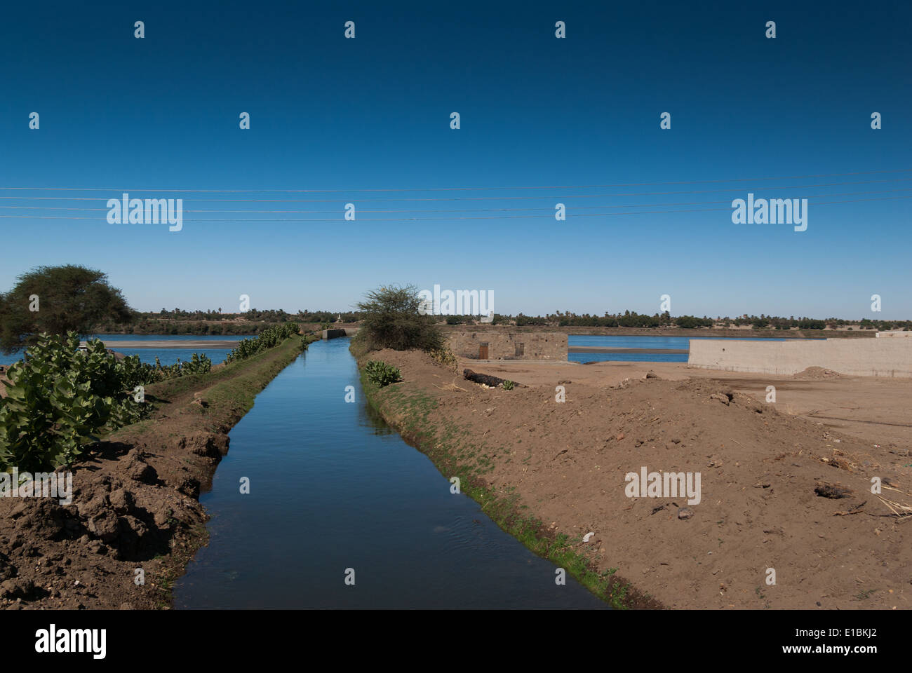 Nil und Bewässerung-Kanal in der Nähe von Abri, Nord-Sudan Stockfoto