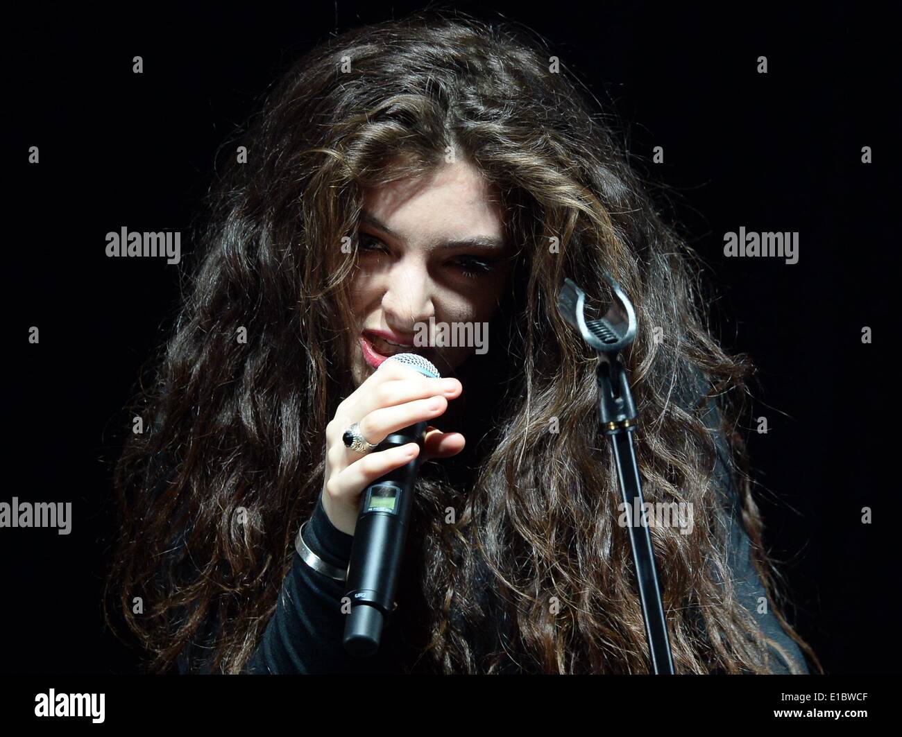 Berlin, Deutschland. 29. Mai 2014. New Zealand Sänger Lorde führt auf der Bühne während ihr einziges Deutschland-Konzert an der C-Halle in Berlin, Deutschland, 29. Mai 2014. Foto: Britta Pedersen/Dpa/Alamy Live News Stockfoto
