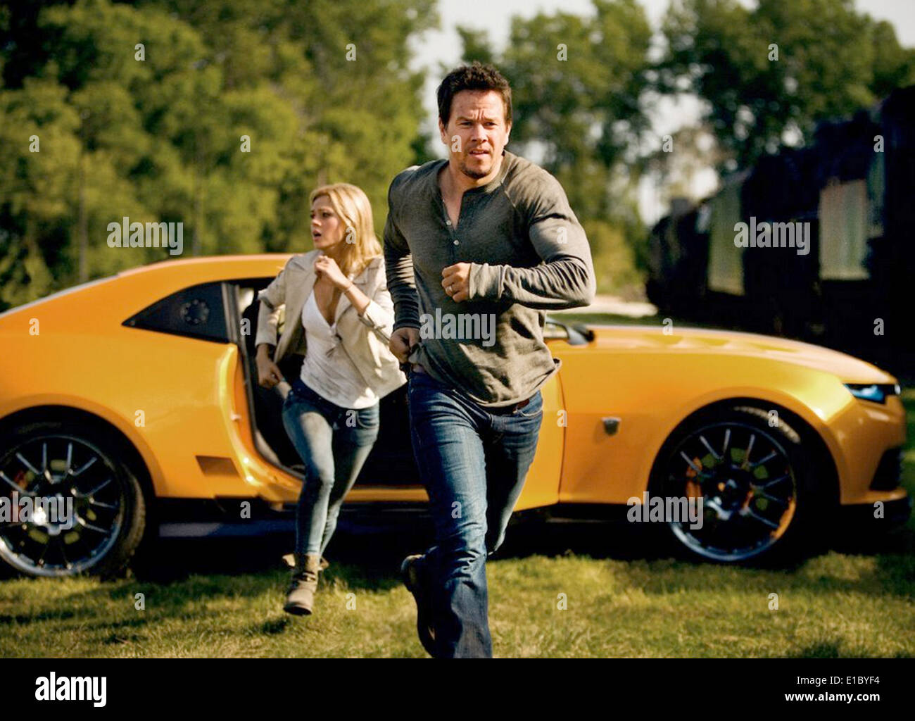 Transformatoren: Alter des AUSSTERBENS 2014 Paramount Pictures Film mit Mark Wahlberg und Nicola Peltz Stockfoto