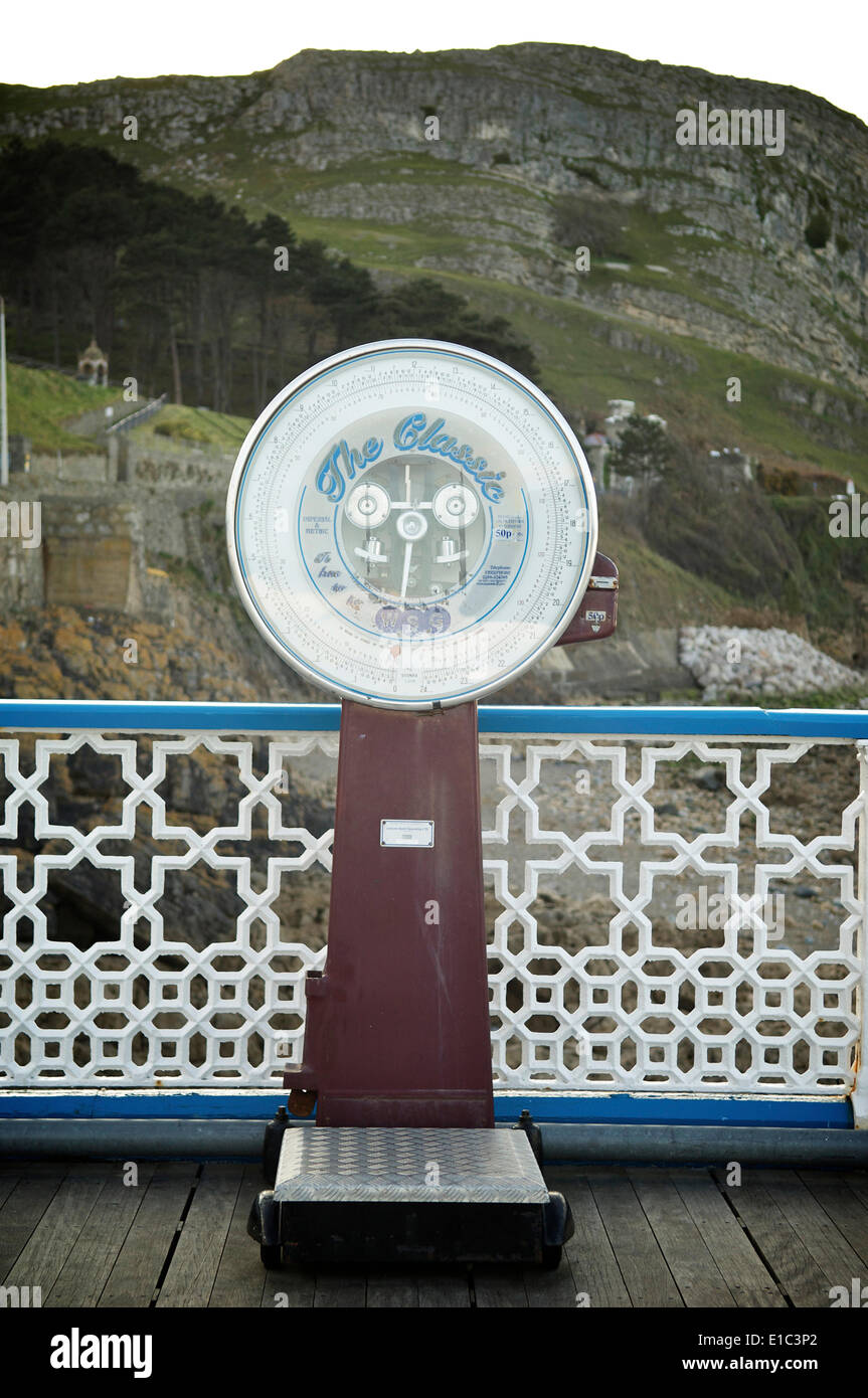 Mit einem Gewicht von Maschine, Llandudno, Nordwales Stockfoto