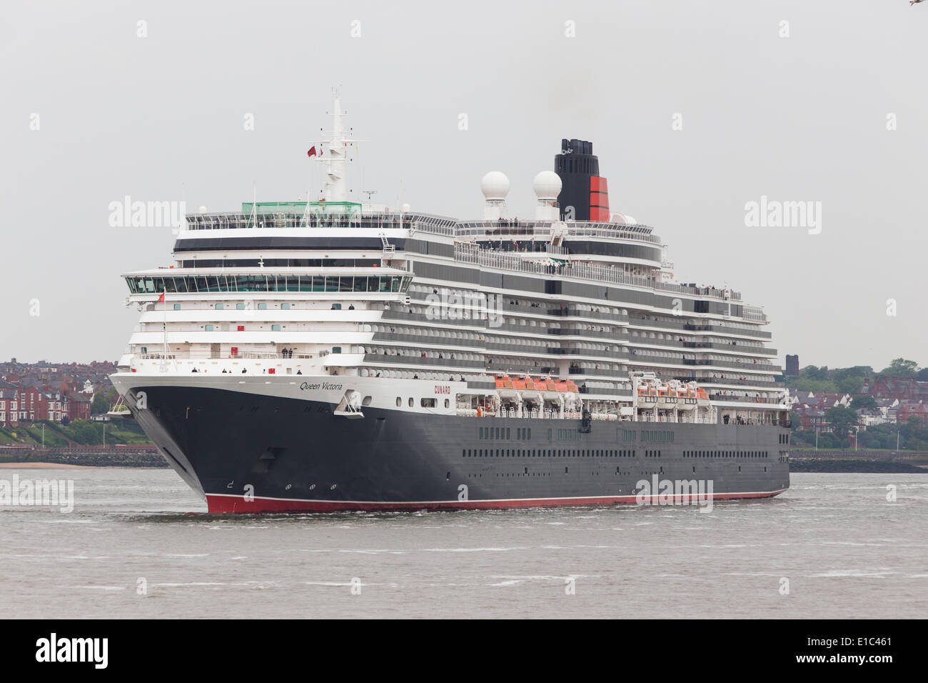 Liverpool, Vereinigtes Königreich. 30. Mai 2014. Die Cunard-Kreuzfahrtschiff, Queen Victoria, kam in Liverpool am Freitag, 30. Mai 2014, ein selten über Nacht Besuch der Stadt anlässlich die Jungfernfahrt, genau 100 Jahre zuvor am 30. Mai 1914, der RMS Aquitania. Der Aquitania war einer der bekanntesten und beliebtesten Schiffe der Cunard-Geschichte. Königin Victorias Aufenthalt macht es den ersten Übernachtung Aufruf in Cunard "Heimat" von Cunard Passagierschiff seit Franken im Januar 1968. Bildnachweis: Christopher Middleton/Alamy Live-Nachrichten Stockfoto