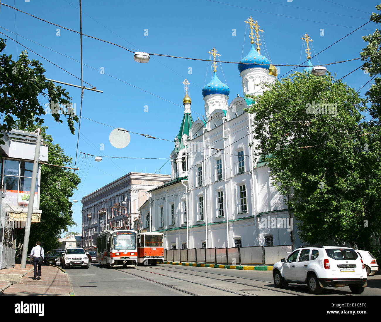 Historischen Dobrolyubova Straße mit bunten der heiligen Frauen. Stockfoto