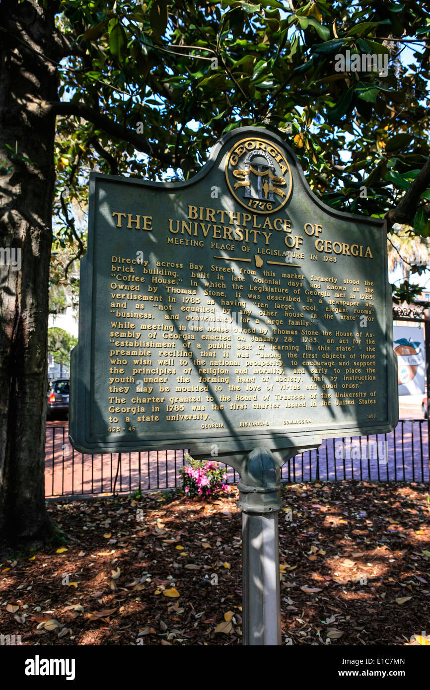 Historische Zeichen markieren die Birthpalce des Standortes Universität von Georgia in Savannah GA Stockfoto