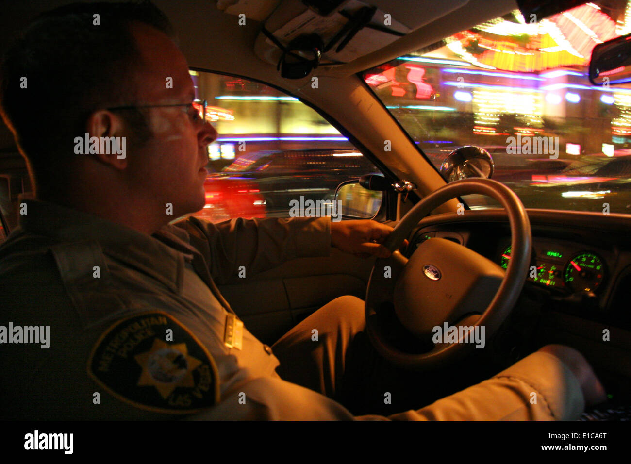 Las Vegas Metropolitan Police Officer auf Patrouille, Las Vegas, Nevada, USA Stockfoto