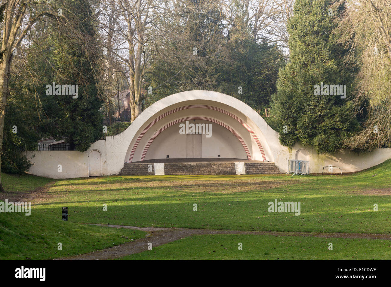 Die Schüssel außerhalb Konzerthalle Swindon Wiltshire Western England UK Stockfoto
