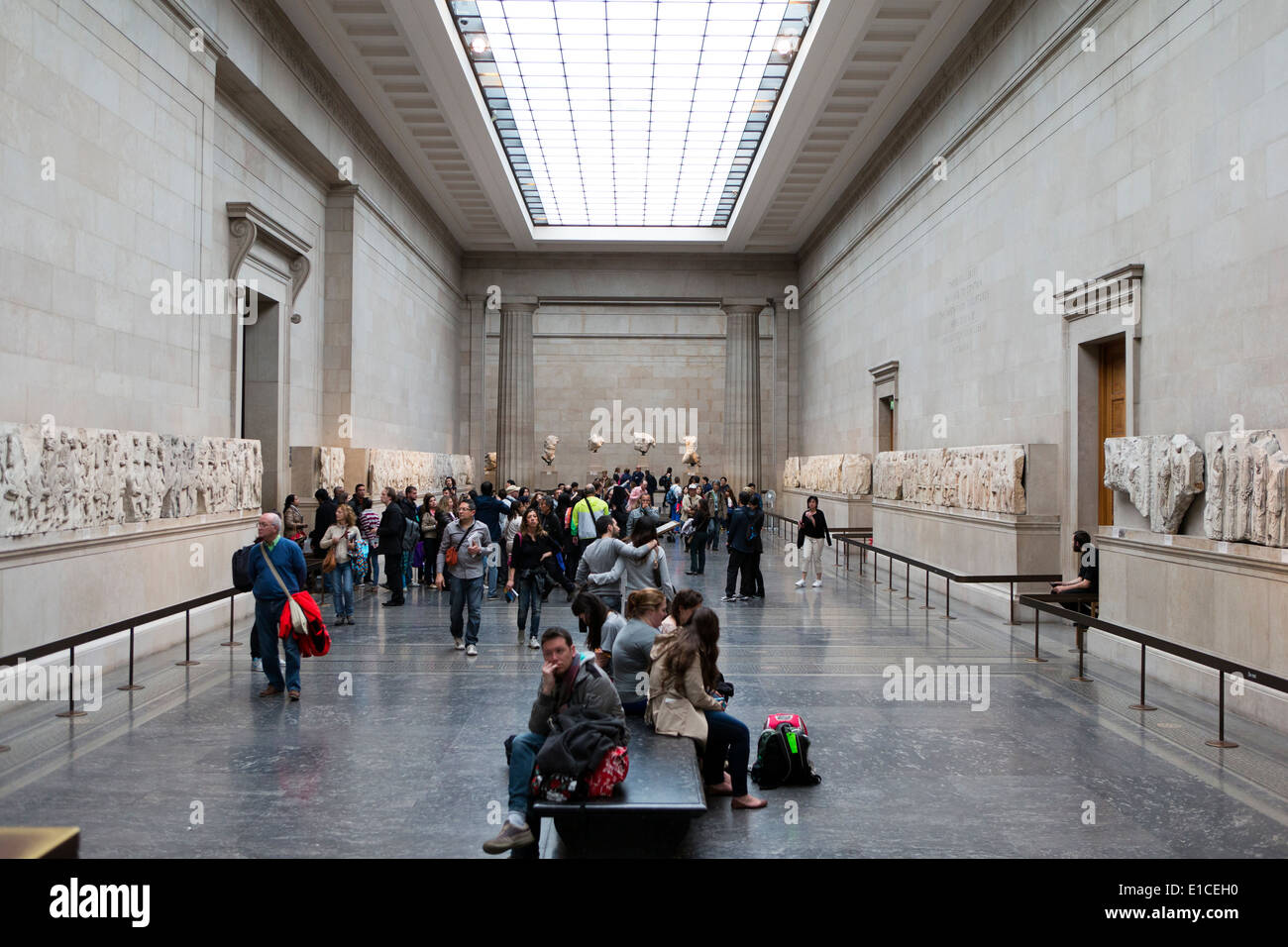 Die Elgin Marbles (Elgin Marbles) auf dem Display in der Duveen Gallery, British Museum, London, UK Stockfoto