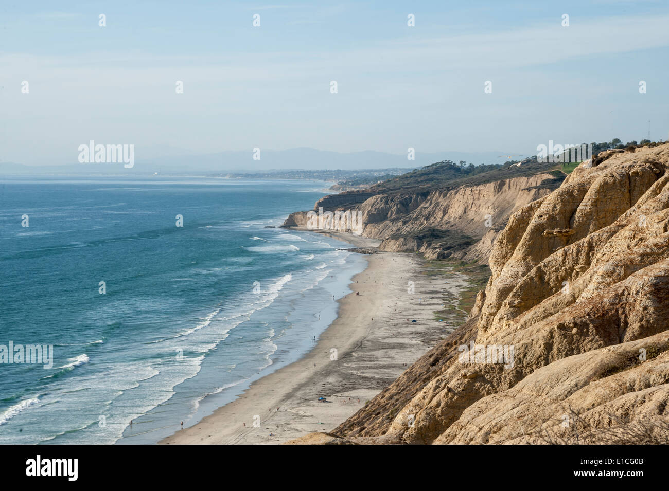 Klippen oberhalb des schwarzen Strand von La Jolla, Kalifornien Stockfoto