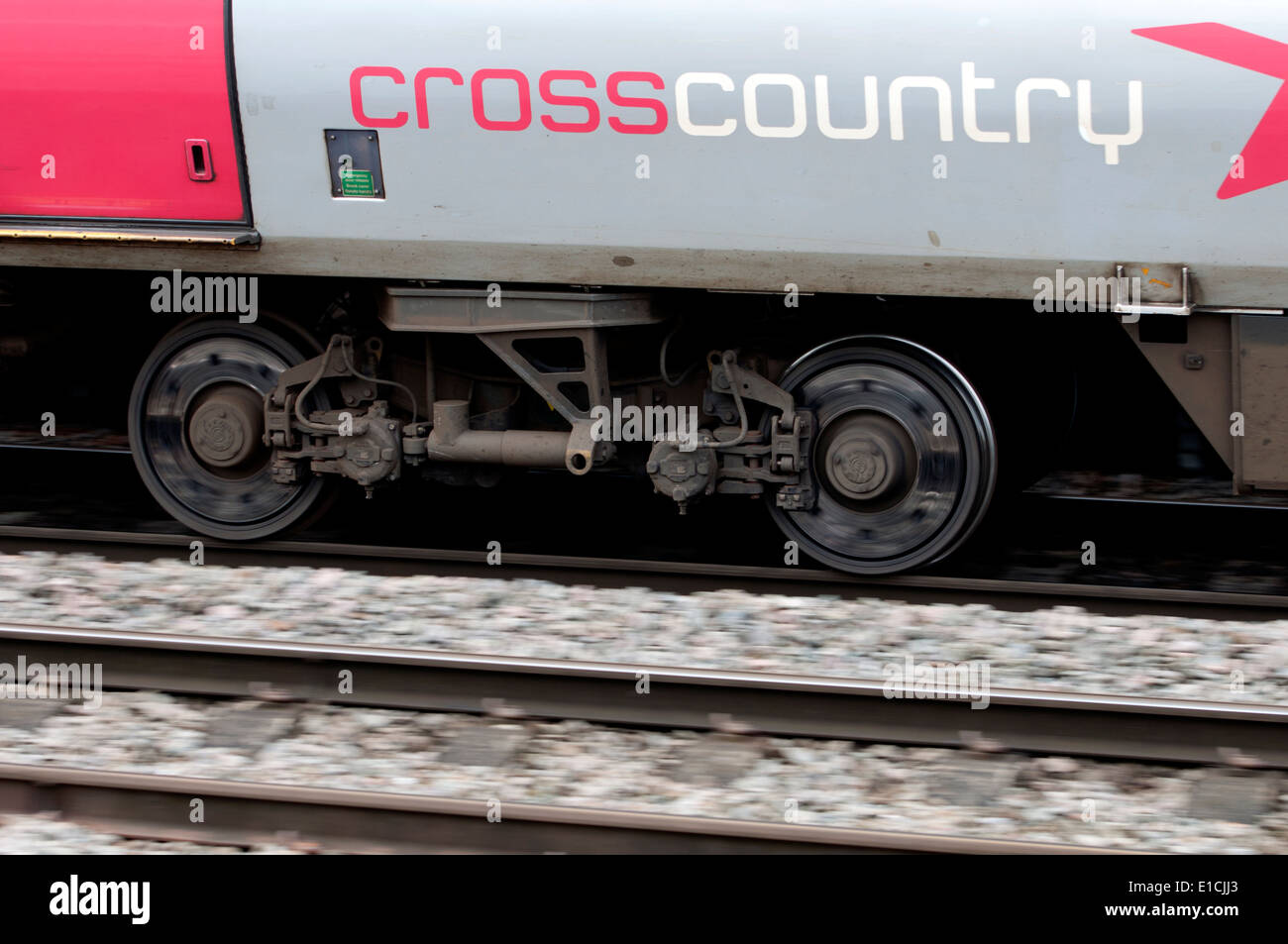 Cross Country Voyager Eisenbahnrädern bei Geschwindigkeit, Leamington Spa UK Stockfoto