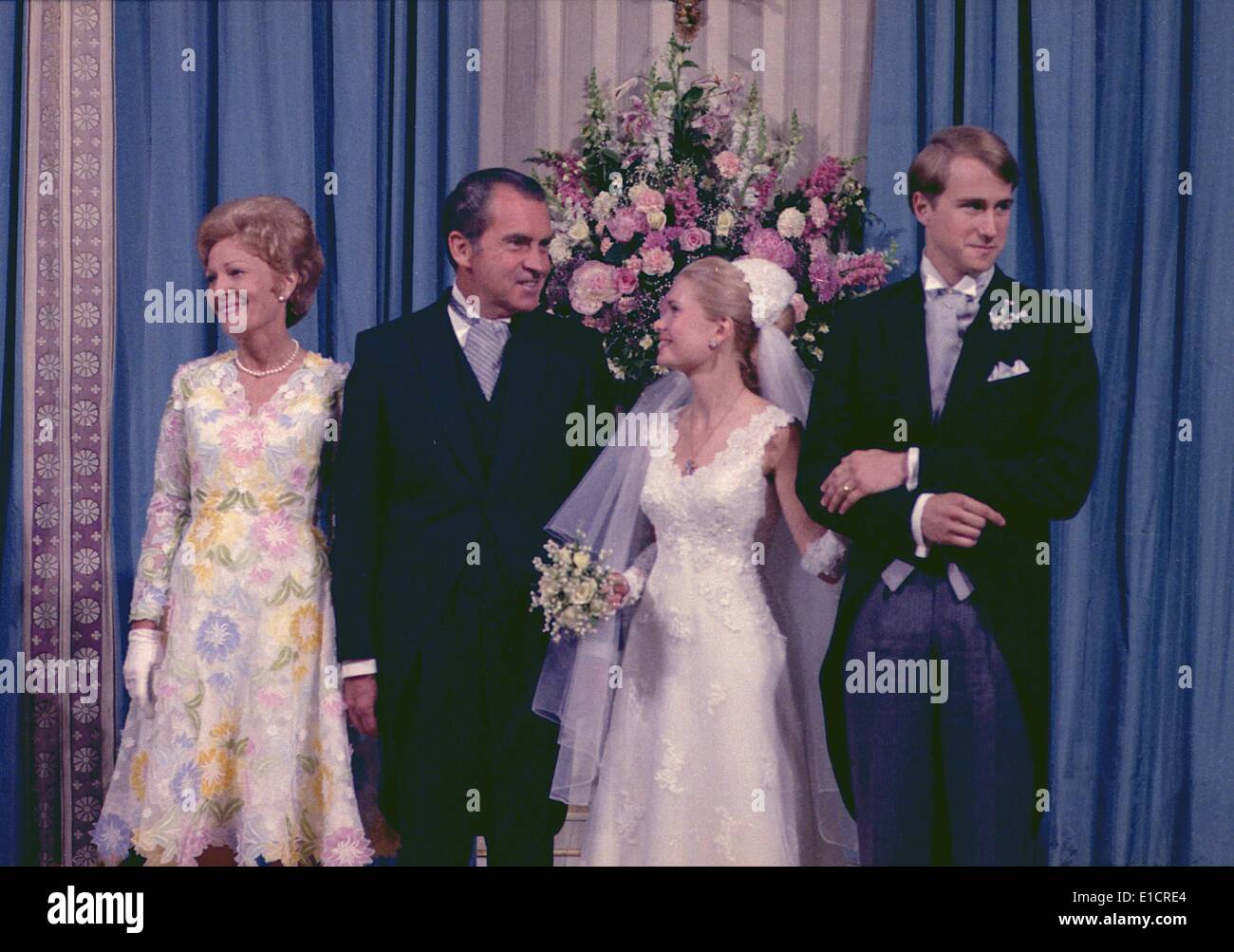 Pat Nixon, Präsident Nixon, Tricia und Ed Cox bei der weißen Haus Hochzeit 12. Juni 1971.  Die Braut und ihre Frau Nixon trug Stockfoto