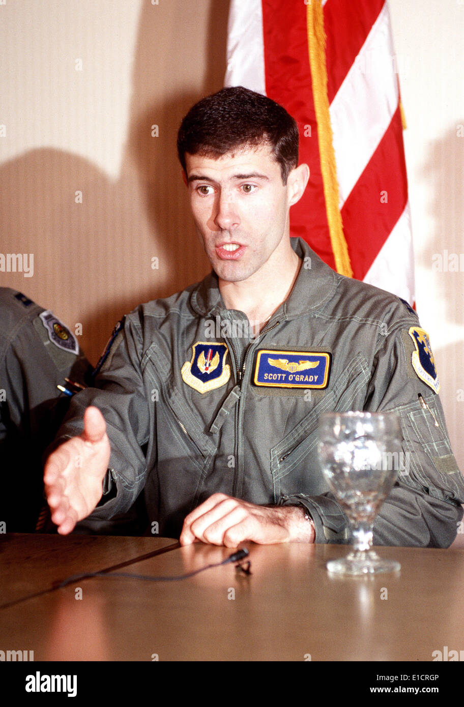 Captain Scott F. O'Grady Pressekonferenz. Capt O'Grady f-16 abgeschossen über Bosnien am 2. Juni 1995, während er flog Stockfoto