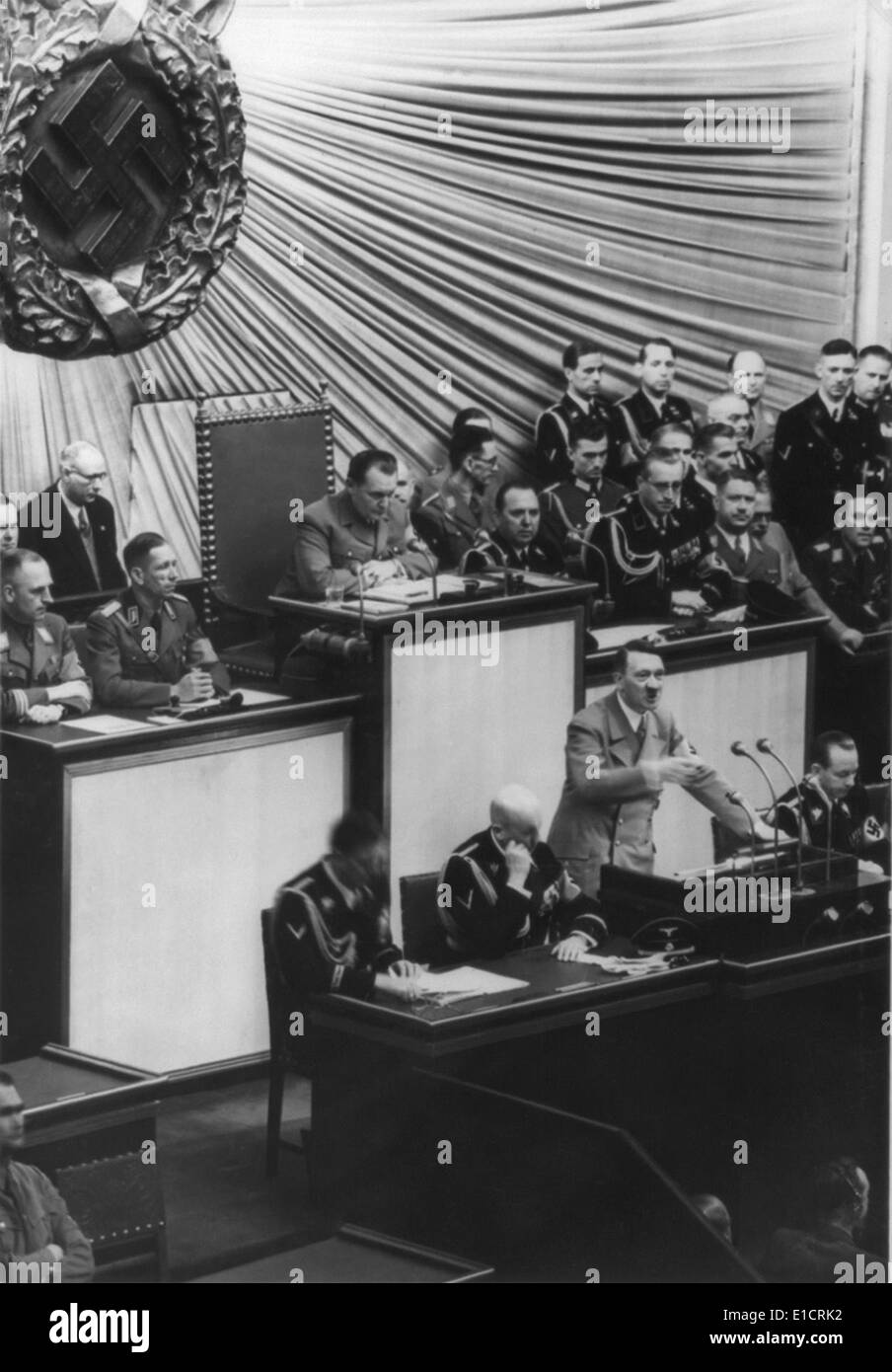 Adolf Hitler, Rede im Reichstag, 28. April 1939. Herman Göring und andere sind in den Hintergrund. (BSLOC 2013 11 15) Stockfoto