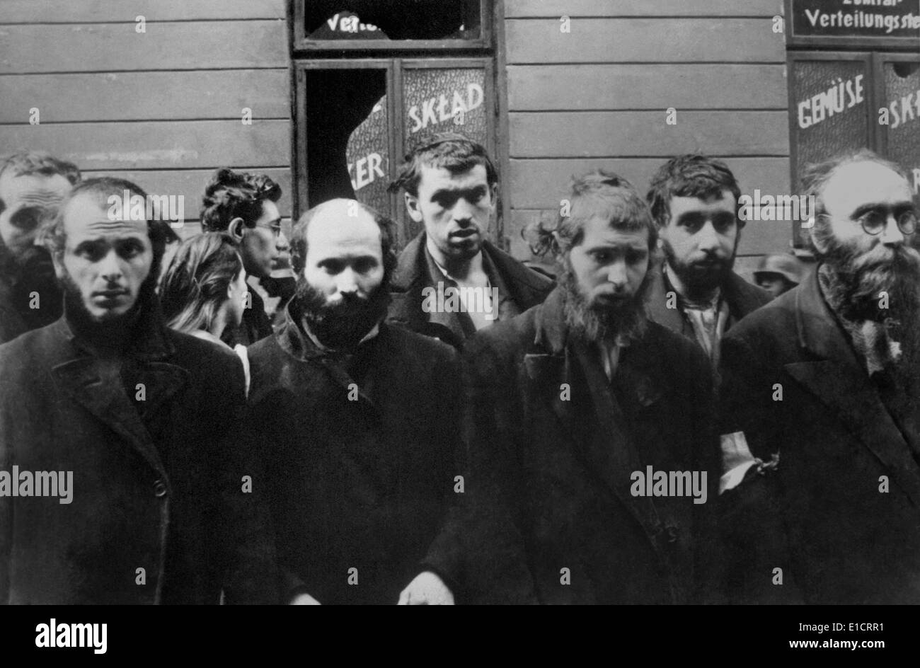 Jüdische Rabbiner von deutschen während der Aufstand im Warschauer Ghetto, April 19-Mai 16, 1943 gefangen. Foto aus dem 2. Weltkrieg-Bericht Stockfoto