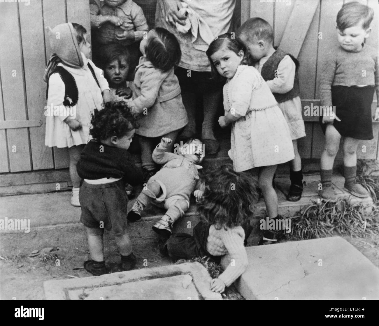Kind-Insassen von dem Internierungslager Rivesaltes in Vichy, Frankreich, im Mai 1941. Während des 2. Weltkrieges hielt es Zigeuner, Juden und Stockfoto