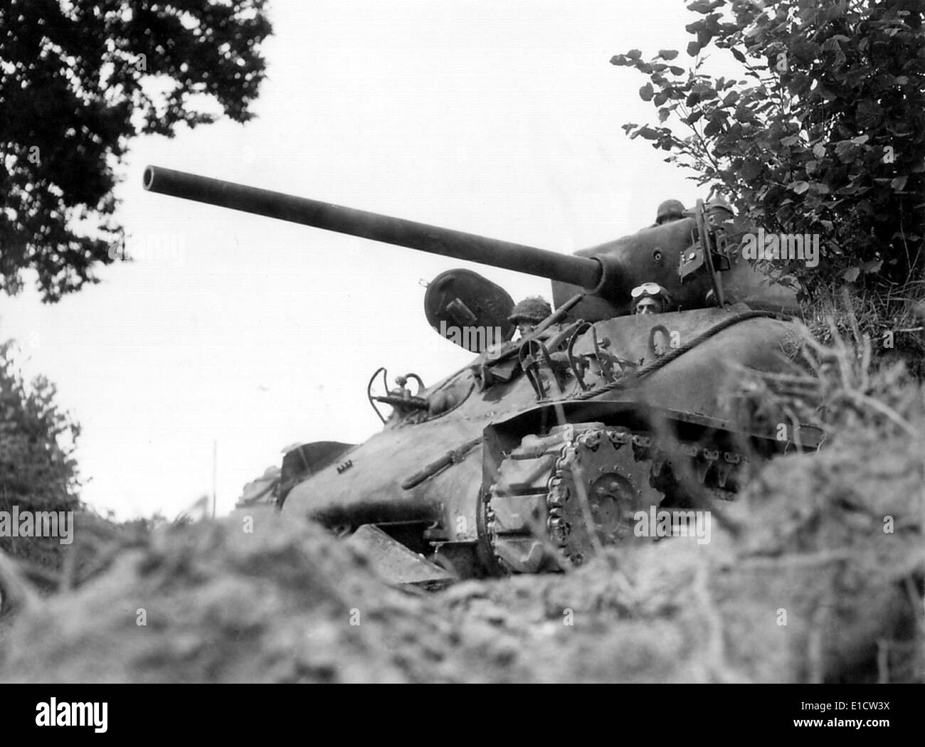 US-Panzer in der Nähe von Mortain, Frankreich, das Ziel der schwächelnde deutsche Gegenoffensive in der Normandie. U. S. Sherman-Panzer ist Stockfoto