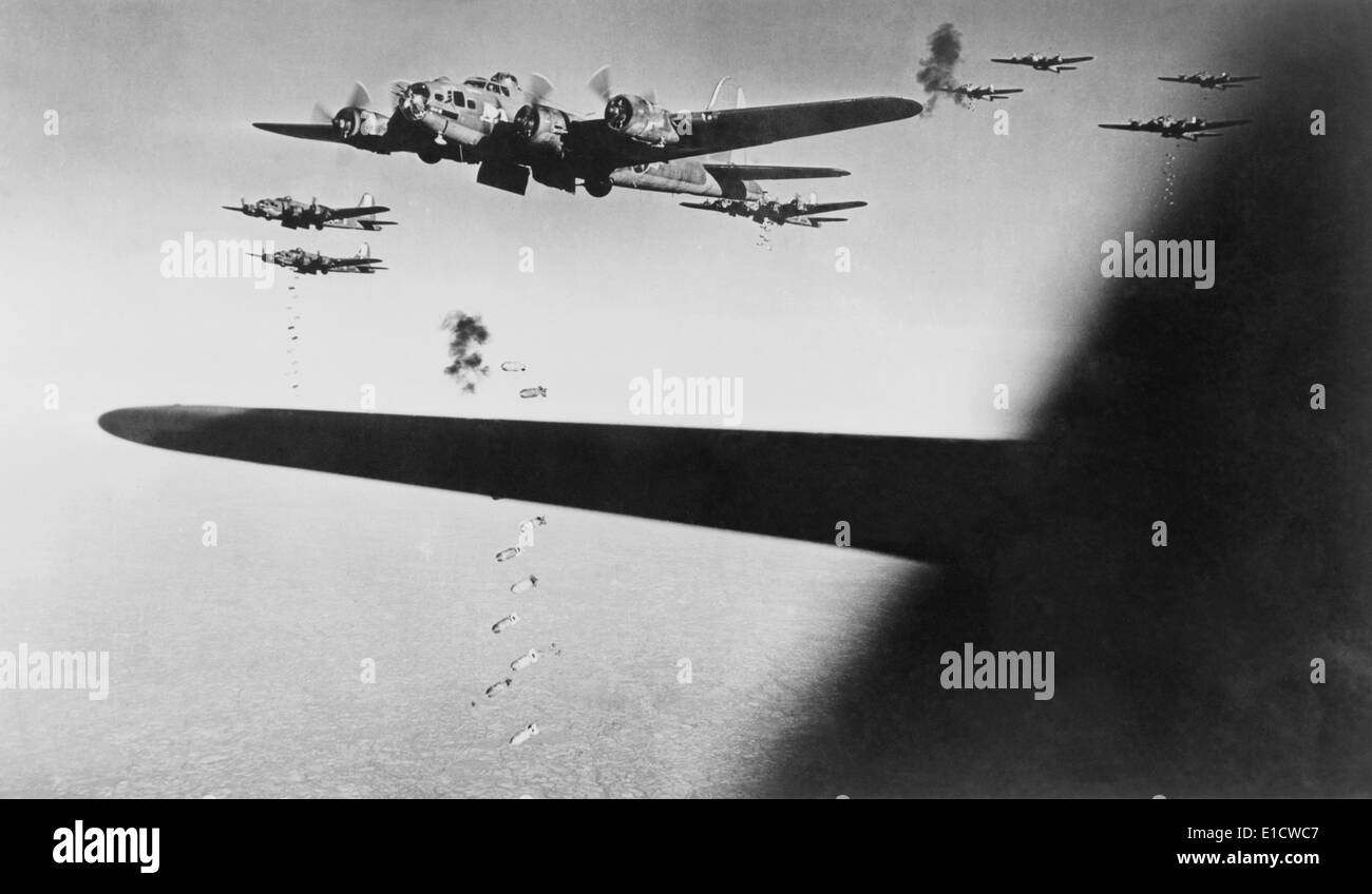 Amerikanische B-17s Bomben in Meudon, Frankreich, 23. September 1943. Frankreich war die zweite am meisten bombardierten Land in Europa während der Stockfoto