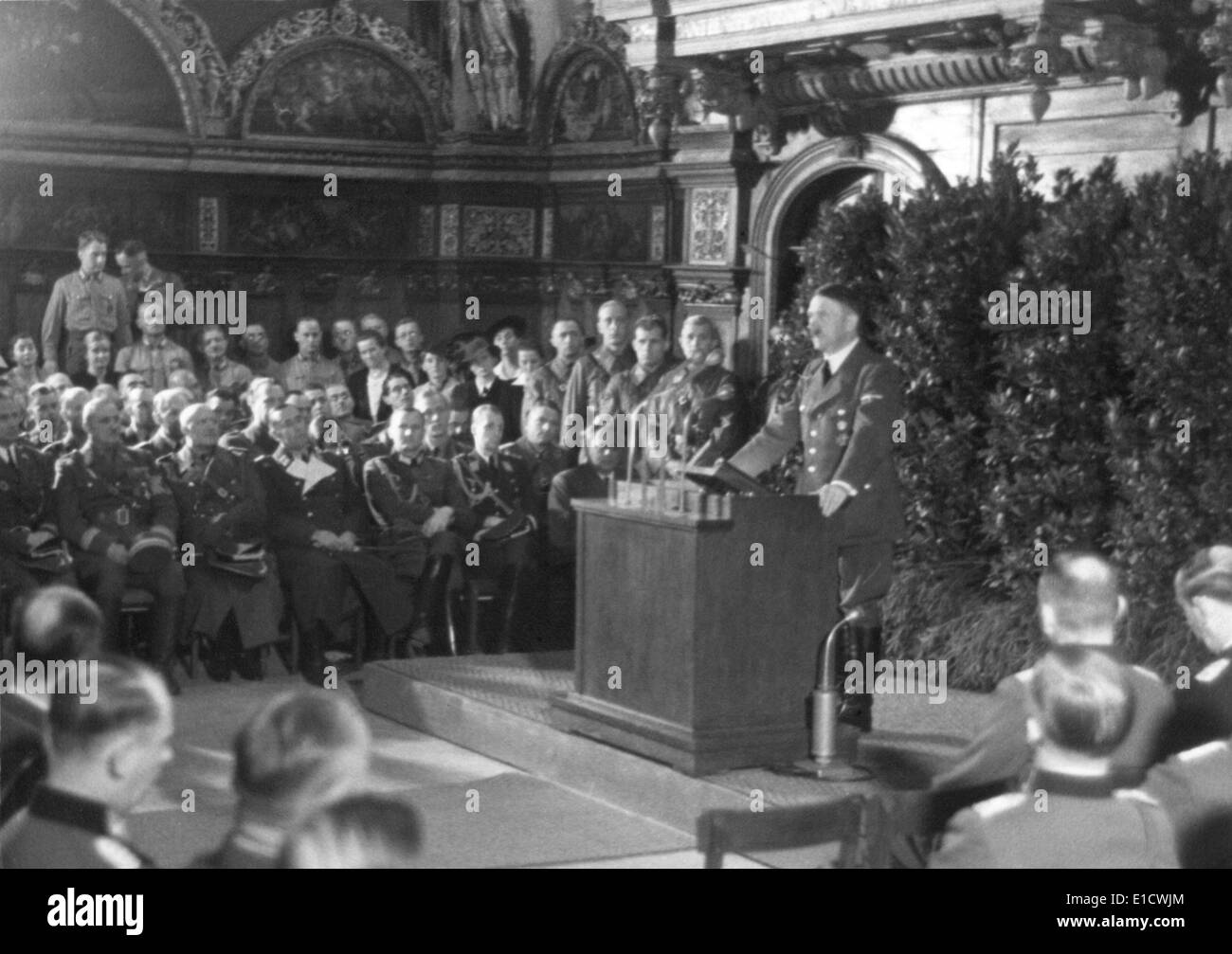 Hitler Rede in Danzig nach dem deutschen Überfall auf Polen. Er sprach mit der deutschen Nation und der Welt von der Haupthalle Stockfoto