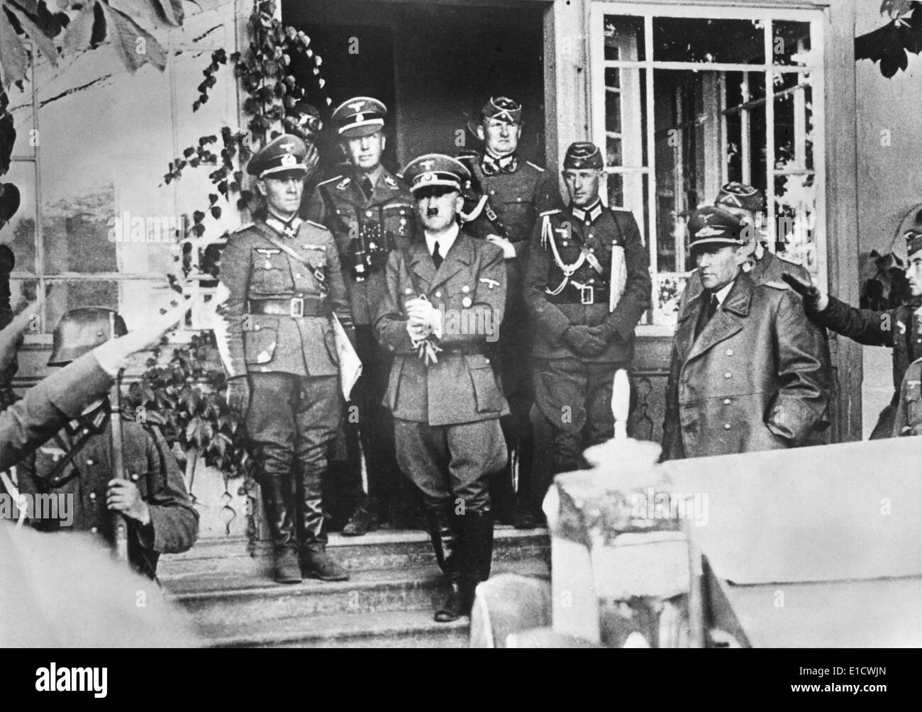 Adolf Hitler sein über Nacht Quartier an der Kriegsfront in Polen verlassen. Dem 2. Weltkrieg. 16. September 1939. (BSLOC 2014 7 64) Stockfoto