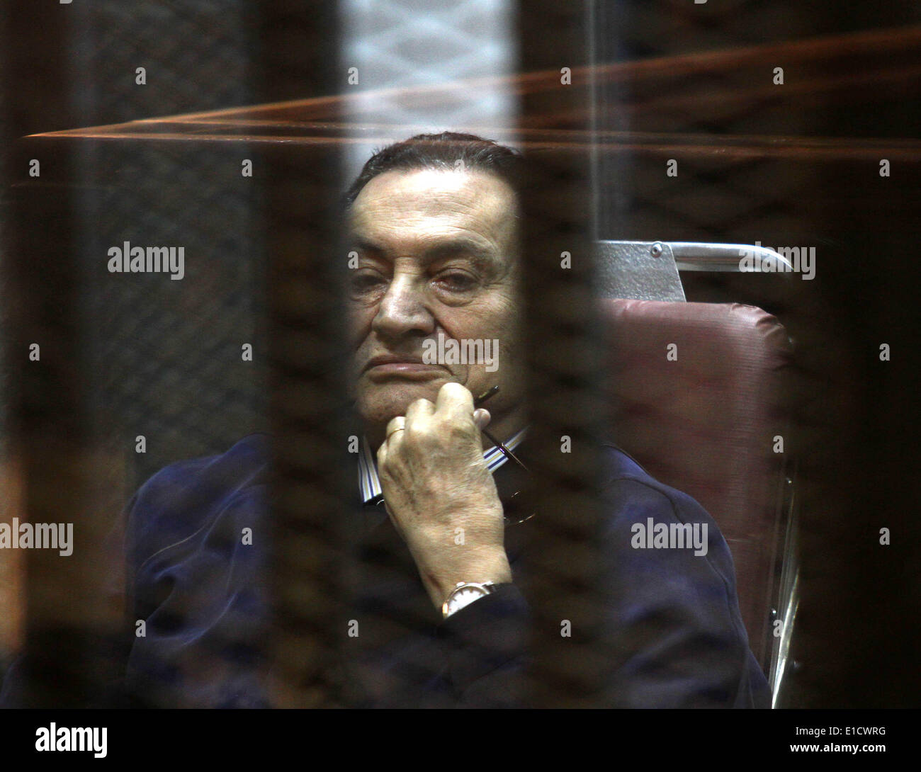 Kairo, Ägypten. 31. Mai 2014. Der ehemalige ägyptische Präsident Hosni Mubarak besucht eine Anhörung in seinem Wiederaufnahmeverfahren über Gebühren der Tötung von Demonstranten während der Revolution im Jahr 2011 an der Polizeiakademie in Kairo, 31. Mai 2014. Bildnachweis: Ahmed Gomaa/Xinhua/Alamy Live-Nachrichten Stockfoto