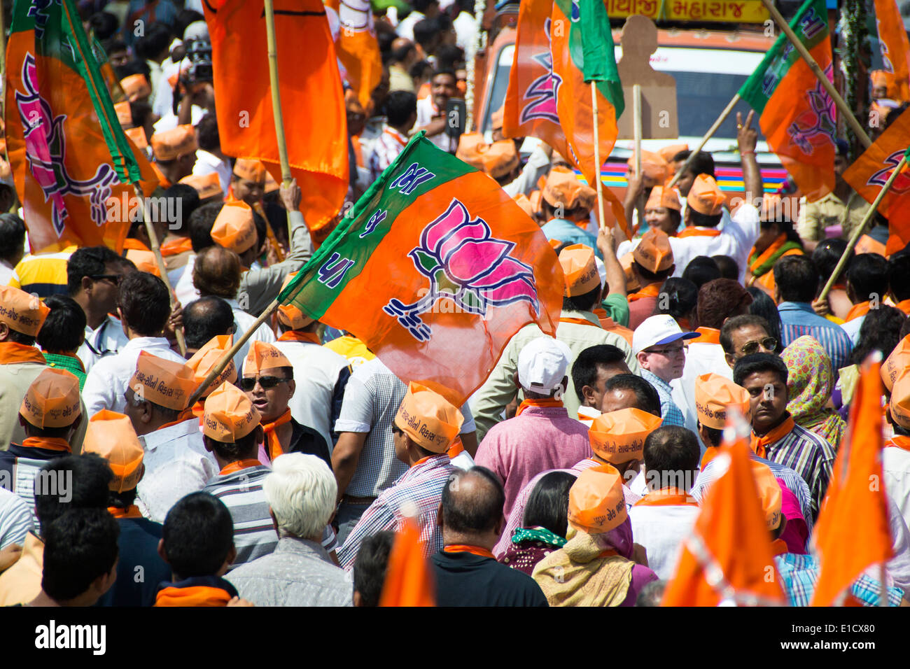 VADODARA, GUJARAT/Indien 9. April 2014: Hauptminister von Gujarat und BJP Ministerpräsidenten Kandidat Narendra Modi eingereicht sein Stockfoto