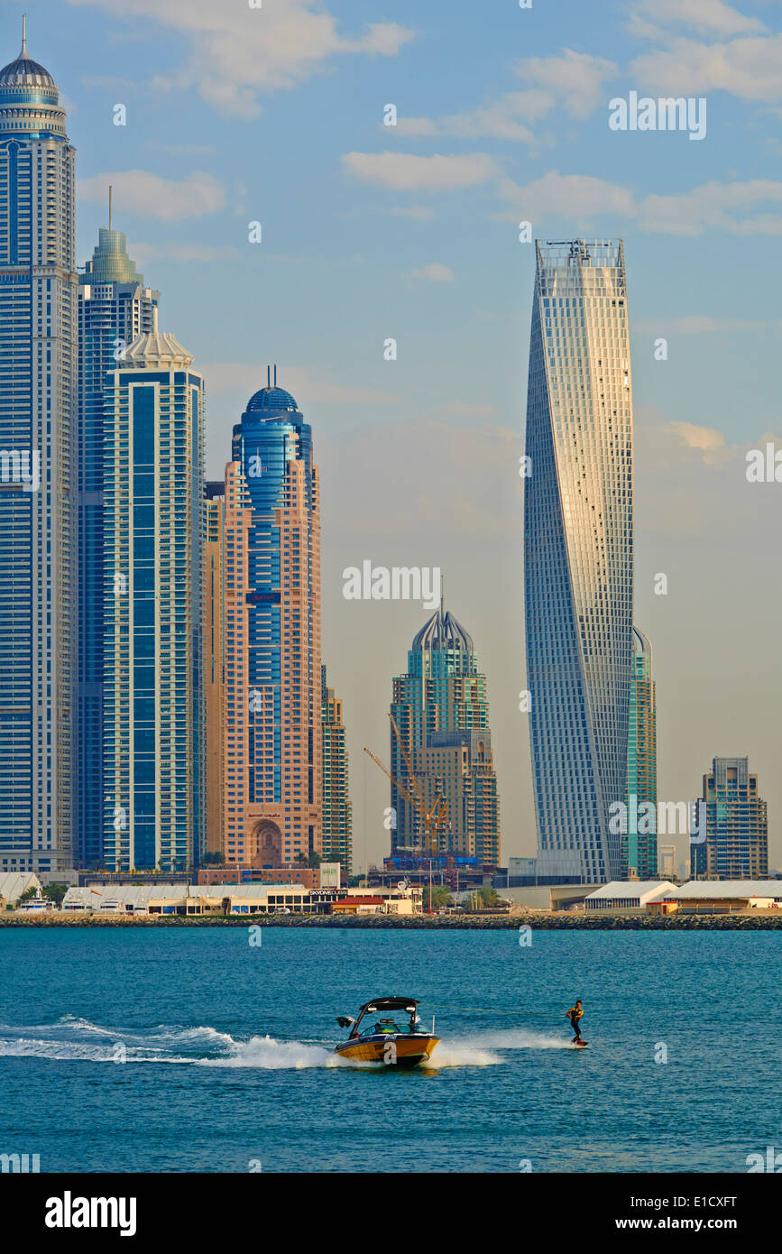 Vereinigte Arabische Emirate, Dubai, Marina Dubai, Cayan Turm Stockfoto