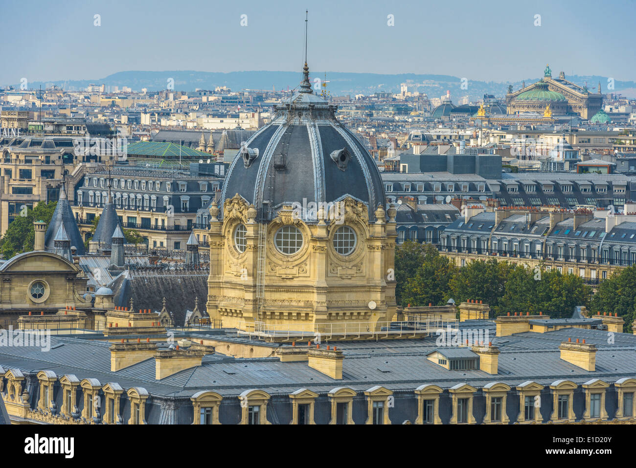 Aerial View von Paris von Notre-Dame mit Palais Garnier im Hintergrund Stockfoto