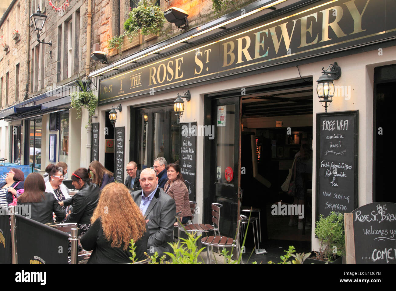 UK, Schottland, Edinburgh, Rose Street, Pub, Menschen, Stockfoto