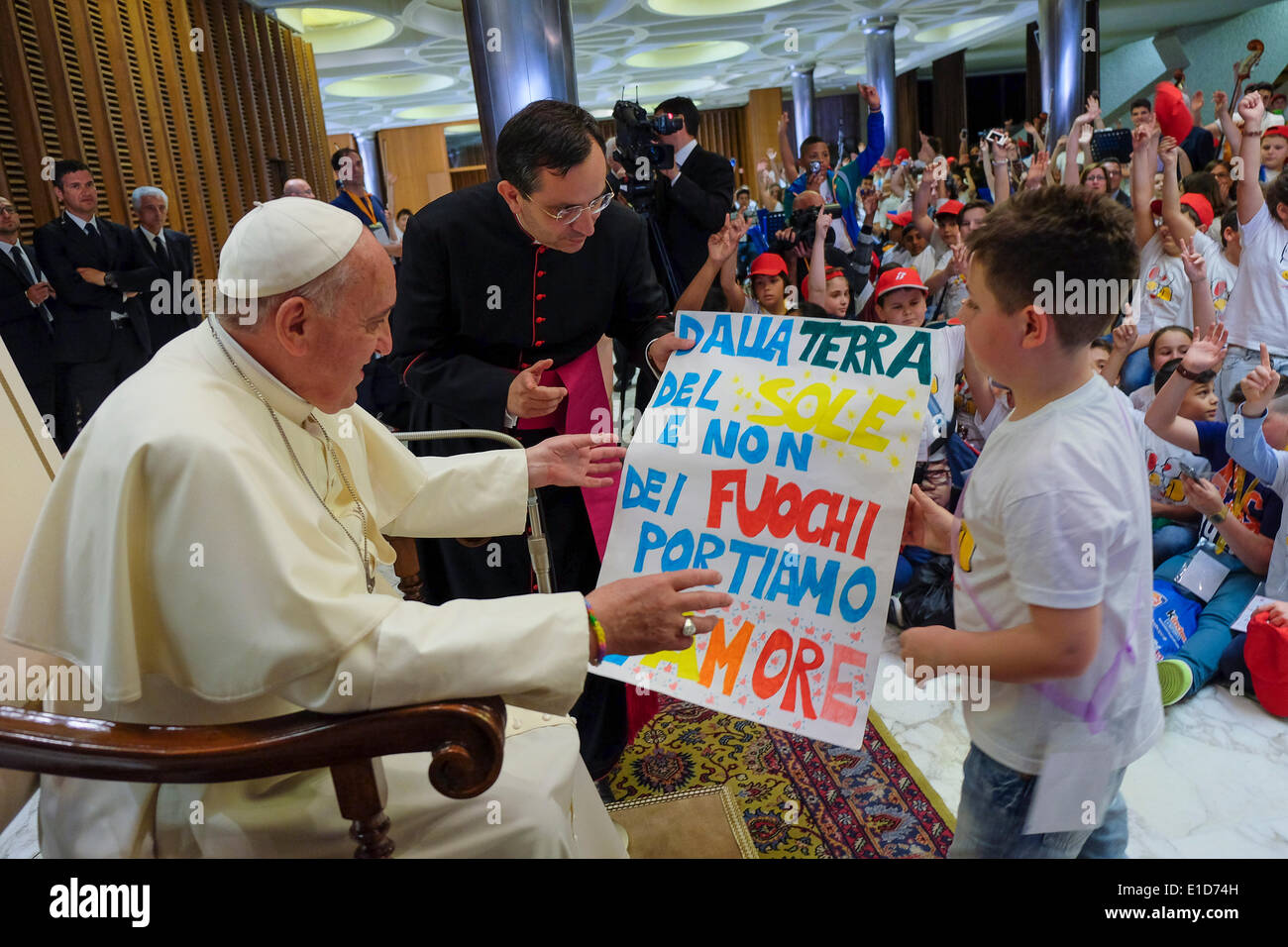 Vatikan-Stadt. 31. Mai 2014. Papst Francis treffen sich die Kinder von Neapel von den "Zug der Kinder" - Rom, Vatikan, Halle Paul VI, 31 Mai 2014 Credit: wirklich Easy Star/Alamy Live News Stockfoto