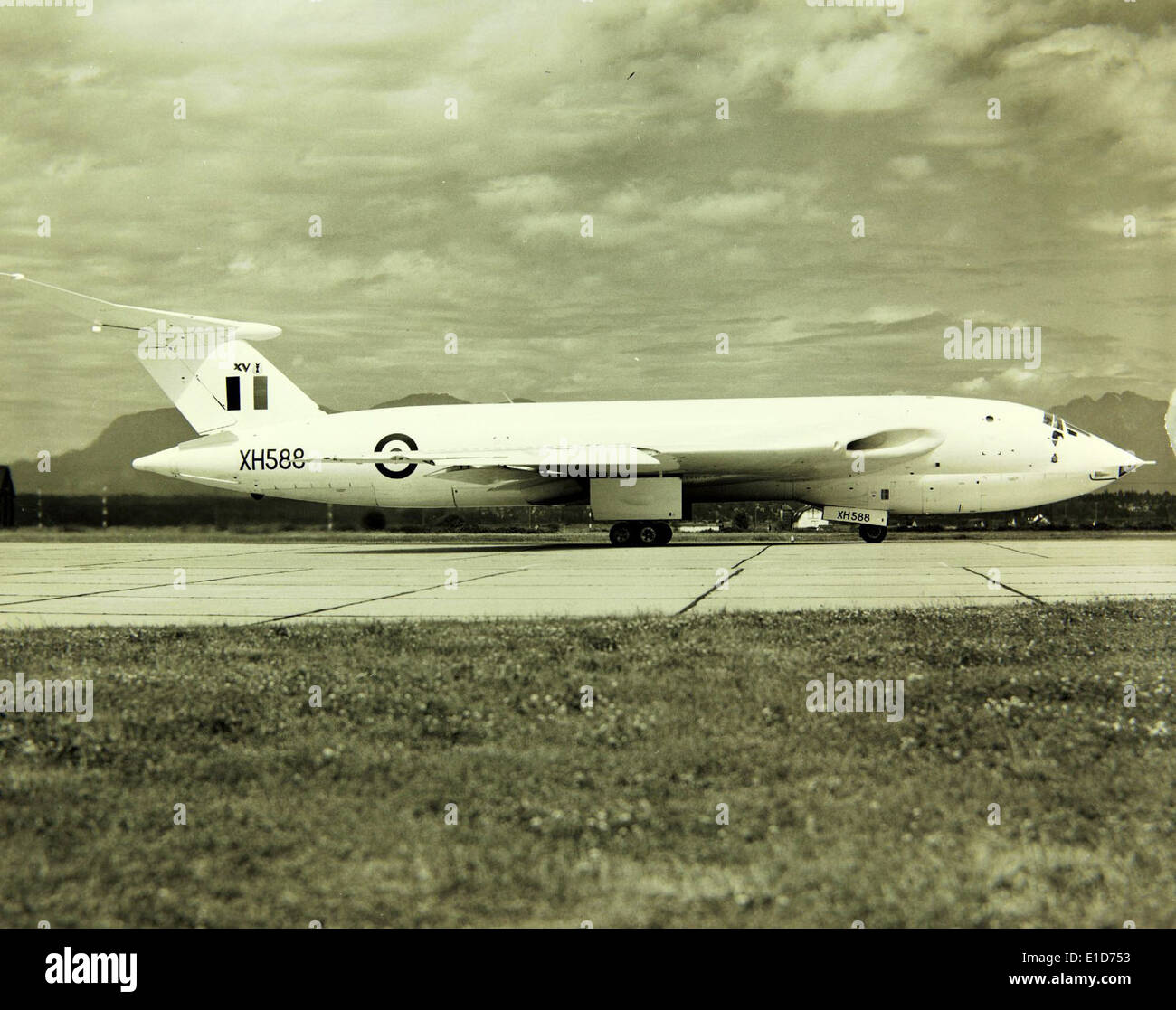Die Handley Page Victor war ein britischer strategischer Bomber, der Mitte des 20. Jahrhunderts entwickelt wurde und Teil der V-Bomber-Truppe wurde. Sie diente als Schlüsselkomponente der nuklearen Abschreckungsstrategie Großbritanniens während des Kalten Krieges. Stockfoto
