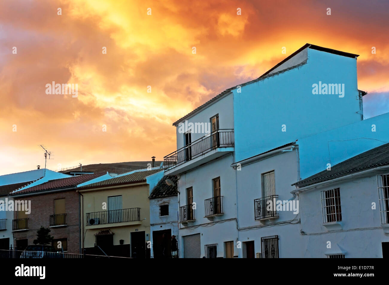 Urbane Aussicht bei Sonnenuntergang, der touristischen Route der Banditen, Alameda, Provinz Malaga, Andalusien, Spanien, Europa Stockfoto