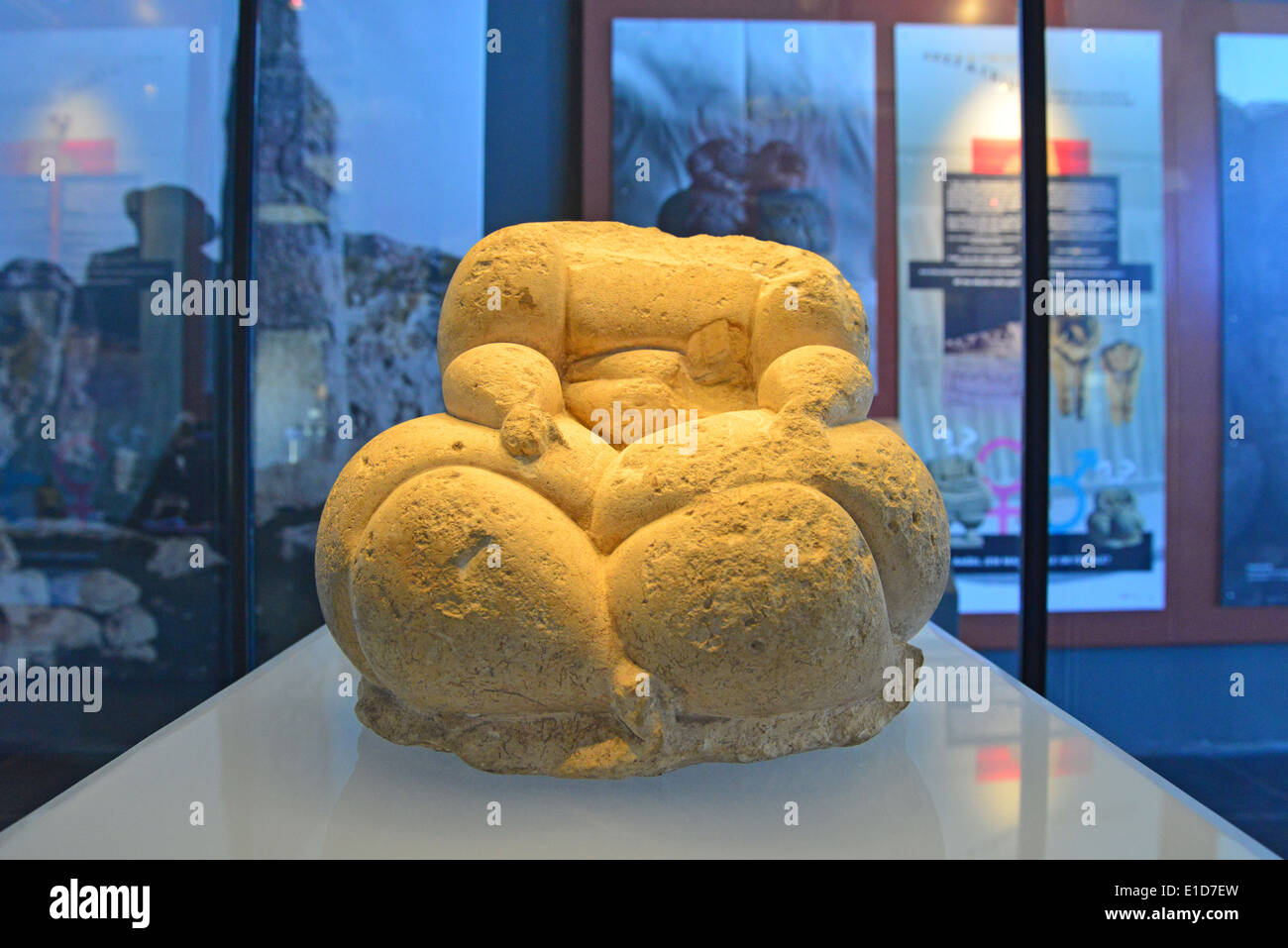 Menschliche Figur im Museum, Ħaġar Qim & Mnajdra archäologischen Park, Qrendi, South Eastern District, Malta Xlokk, Republik Malta Stockfoto