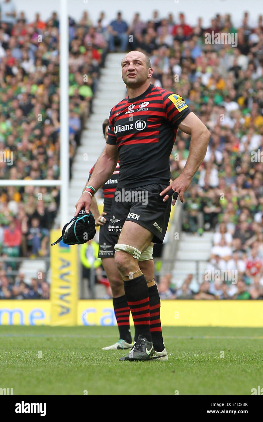 London, UK. 31. Mai 2014. Saracen es Kapitän Steve Borthwick nimmt einen Drink bei einem Stillstand in der Aviva Premiership final match zwischen Northampton Saints und Sarazenen im Twickenham Stadium. Dies war Steves letztes Spiel vor seinem Rücktritt vom professionellen Rugby zu spielen. Bildnachweis: Aktion Plus Sport/Alamy Live-Nachrichten Stockfoto