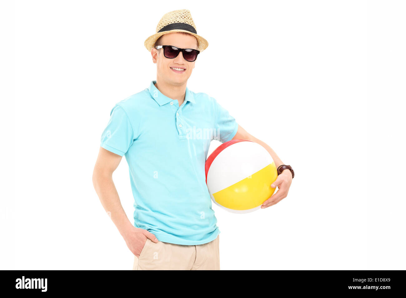 Junger Mann hält einen Beach-ball Stockfoto