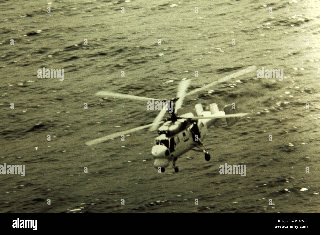 Die Kamow Ka-25, die NATO-Bezeichnung „Hormon“, war ein sowjetischer Marinehubschrauber, der hauptsächlich für U-Boot-Gefechte und Aufklärungszwecke während des Kalten Krieges eingesetzt wurde. Stockfoto