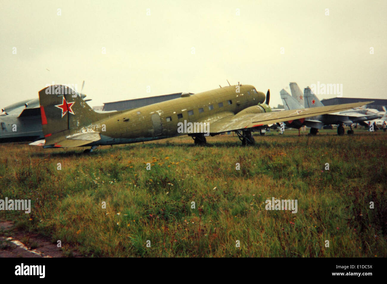 Die Lisunov Li-2, ein sowjetisches Transportflugzeug, war eine lizenzierte Kopie der US-amerikanischen DC-3. Sie spielte eine Schlüsselrolle in der sowjetischen und ostblockischen Luftfahrt während und nach dem Zweiten Weltkrieg Stockfoto