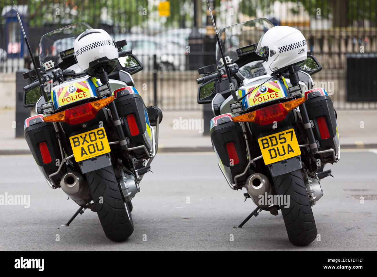 Zwei Motorräder der Metropolitan Police auf steht in London Stockfoto