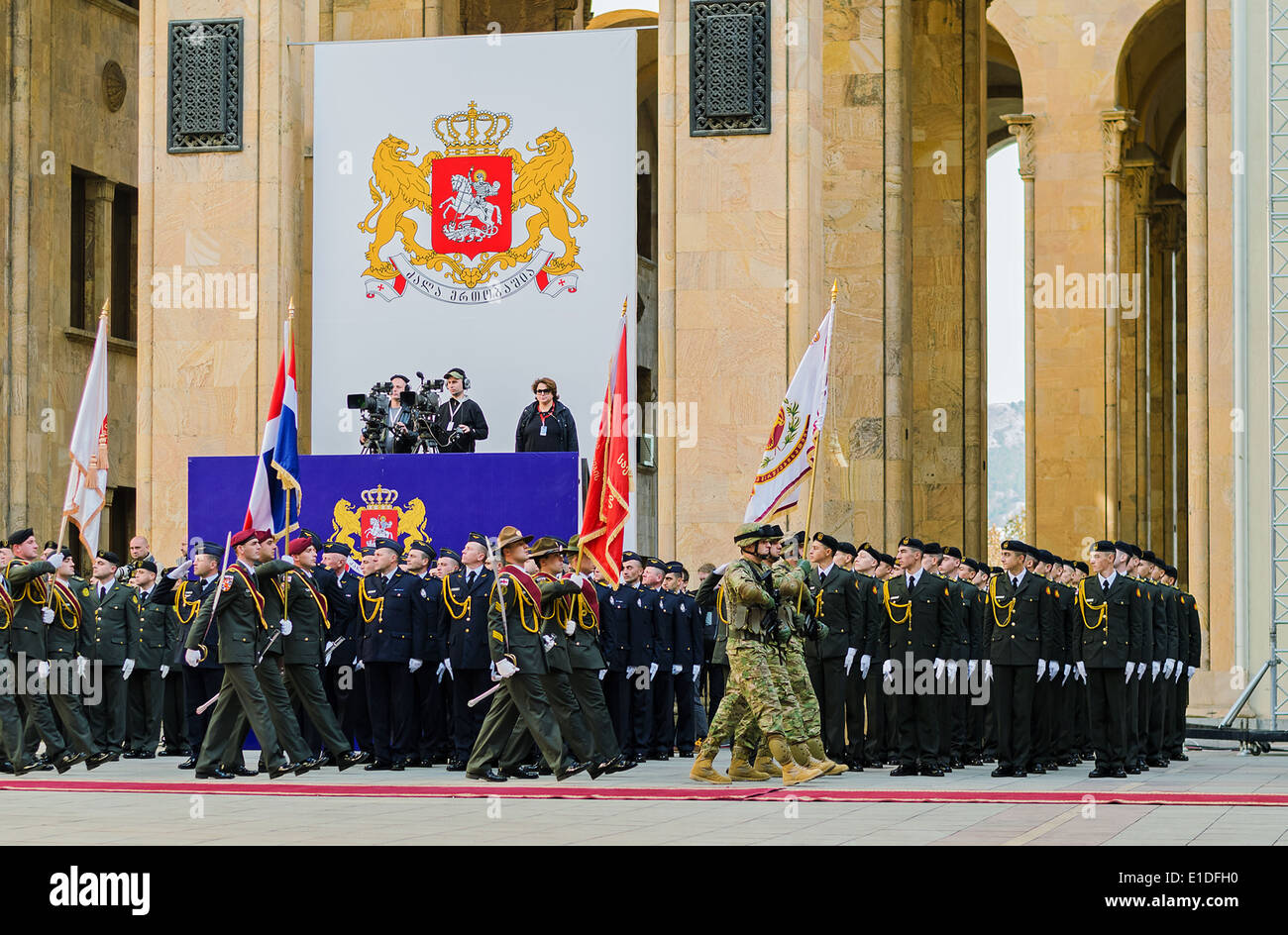 marschierende Soldaten in den Zeremonien Anauguratsy dem Präsidenten Georgiens Stockfoto