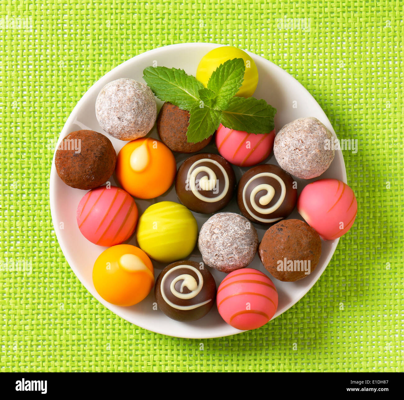 Gemischte Pralinen und Fruchtpralinen ganache Stockfoto