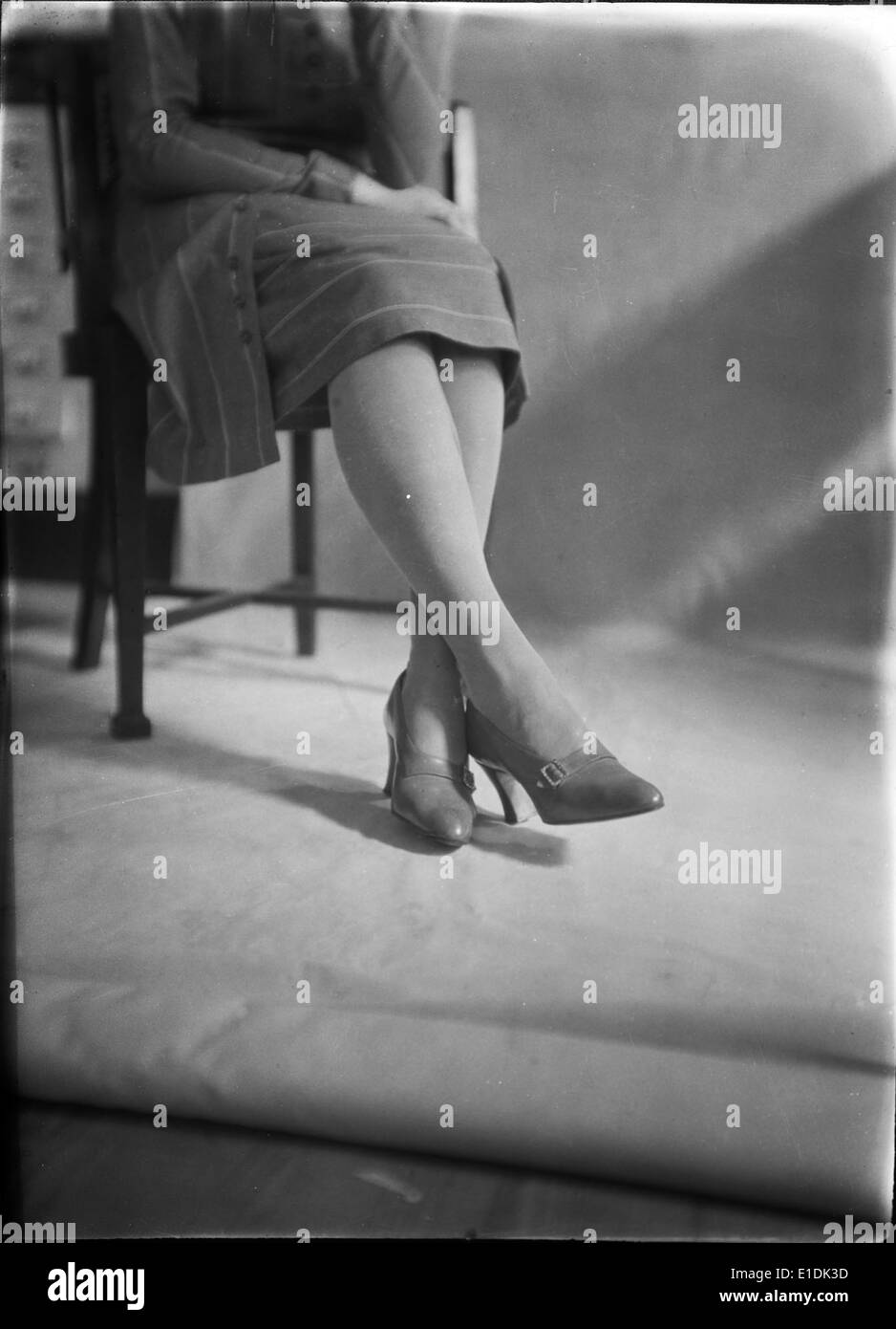 Sapatos de senhora bezieht sich auf Damenschuhe in Portugal, eine Kategorie von Schuhen für Frauen. Diese Schuhe stehen für Mode und Komfort, oft aus hochwertigen Materialien gefertigt und spiegeln die portugiesische Schuhtradition wider. Stockfoto